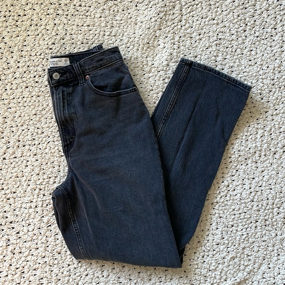 🖤 Abercrombie Curve Love Ultra High Rise 90s Straight Jean 🖤